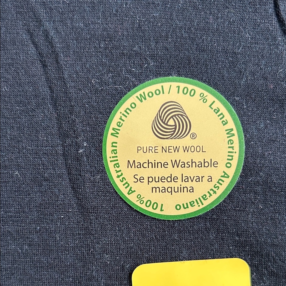 Women's 100% merino wool Black Long Sleeve Tee - Picture 2 of 2